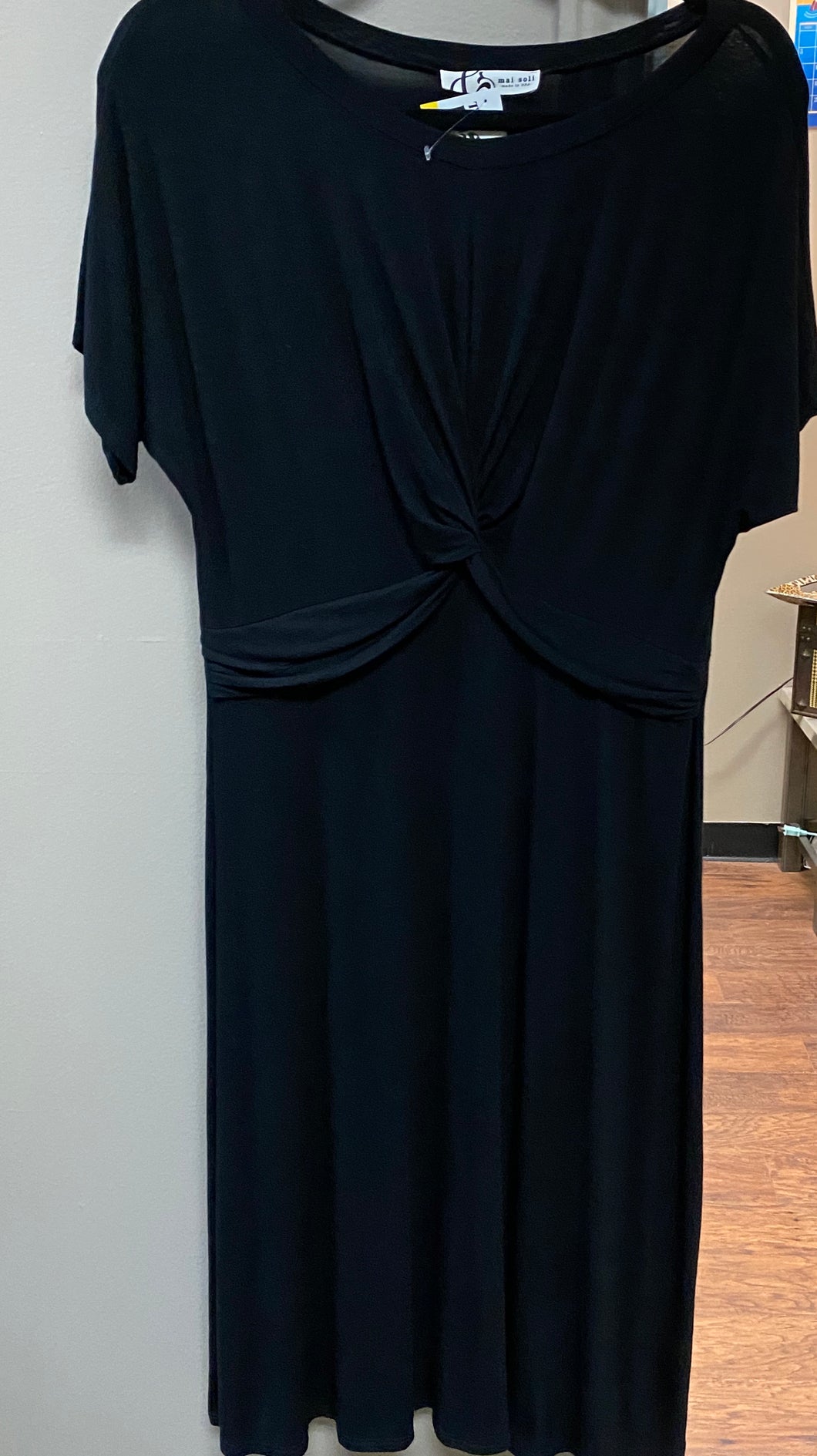 Black short sleeve knotted dress